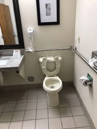 Oda, 1 En Büyük (King) Boy Yatak, Engellilere Uygun, Sigara İçilmez