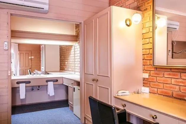 Standard, 1 Double, 2 Singles, ground floor