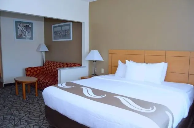 Süit, 1 En Büyük (King) Boy Yatak ve Çekyat, Sigara İçilmez (2 person Sofabed)