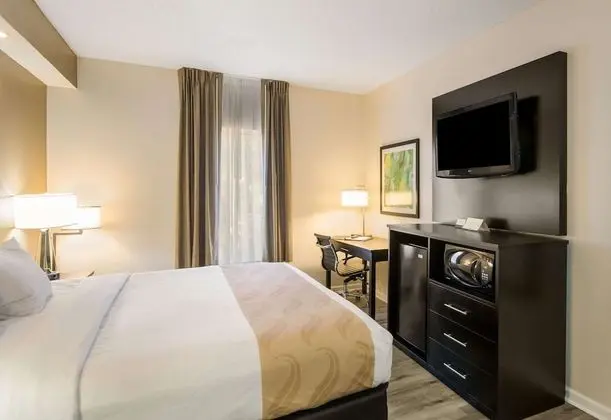 Oda, 1 En Büyük (King) Boy Yatak, Sigara İçilmez (Pet Friendly)