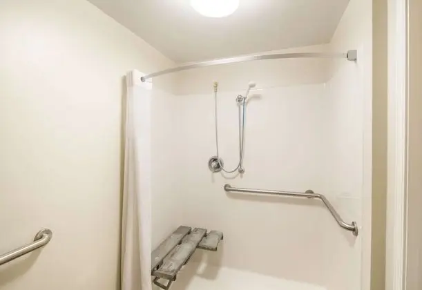 Oda, 2 Çift Kişilik Yatak, Engellilere Uygun, Sigara İçilmez