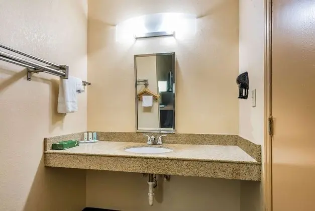 Accessible Queen Non-smoking room