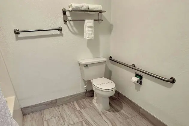 Engellilere uygun banyo
