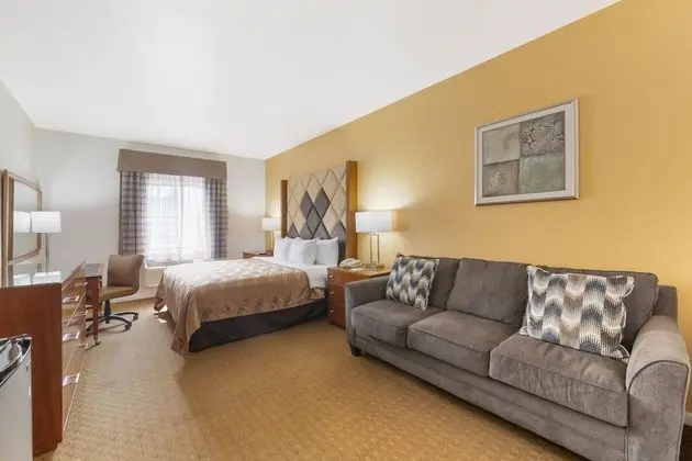 1 King Bed, Nonsmoking, Interior Corridor, Accessible Room, Roll-in Shower