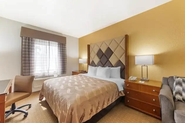 1 King Bed, Nonsmoking, Interior Corridor, Accessible Room, Roll-in Shower