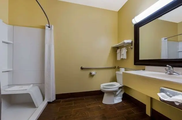 1 Queen Bed, Nonsmoking, Accessible