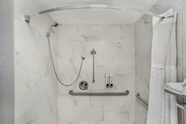 Engellilere uygun banyo
