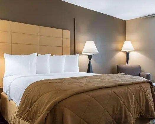 Oda, 1 Büyük (Queen) Boy Yatak, Engellilere Uygun, Sigara İçilmez