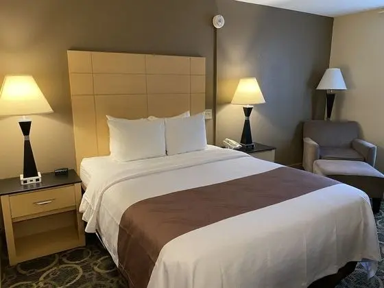 Oda, 1 Büyük (Queen) Boy Yatak, Engellilere Uygun, Sigara İçilmez