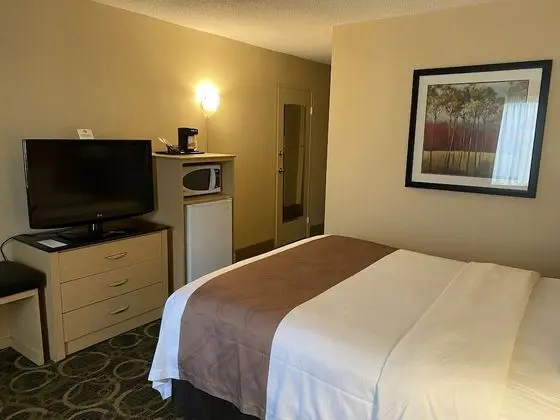 Oda, 1 Büyük (Queen) Boy Yatak, Engellilere Uygun, Sigara İçilmez