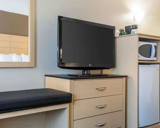 Oda, 1 Büyük (Queen) Boy Yatak, Engellilere Uygun, Sigara İçilmez