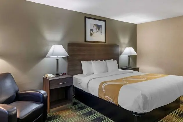 Oda, 1 En Büyük (King) Boy Yatak, Engellilere Uygun, Sigara İçilmez (Roll-ln Shower)