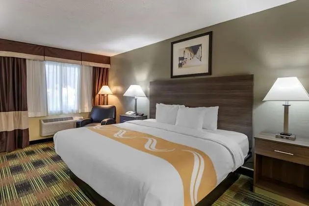 Oda, 1 En Büyük (King) Boy Yatak, Engellilere Uygun, Sigara İçilmez (Roll-ln Shower)