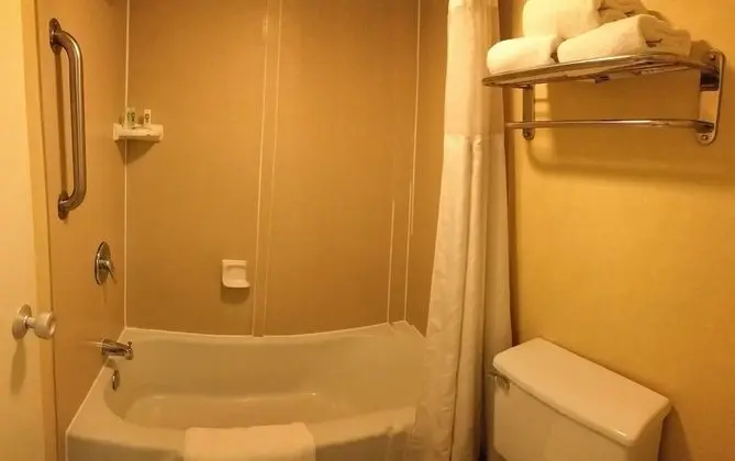 Oda, 2 Büyük (Queen) Boy Yatak, Sigara İçilmez, Avlu Manzaralı