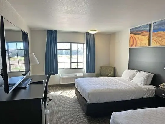 Oda, 2 Büyük (Queen) Boy Yatak, Sigara İçilmez, Havuz Manzaralı