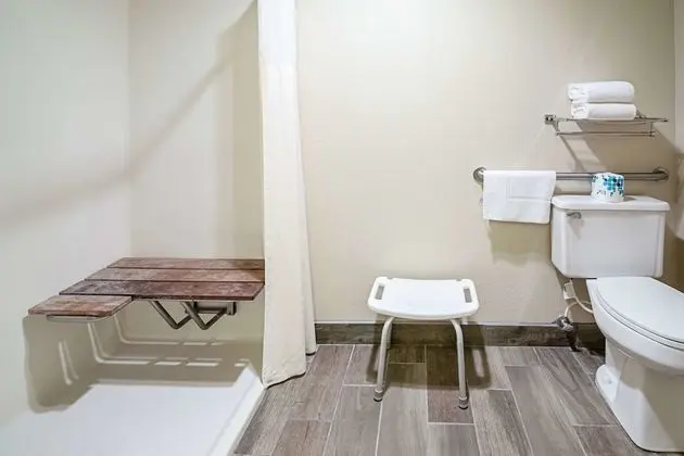 Oda, 1 Büyük (Queen) Boy Yatak, Engellilere Uygun, Sigara İçilmez