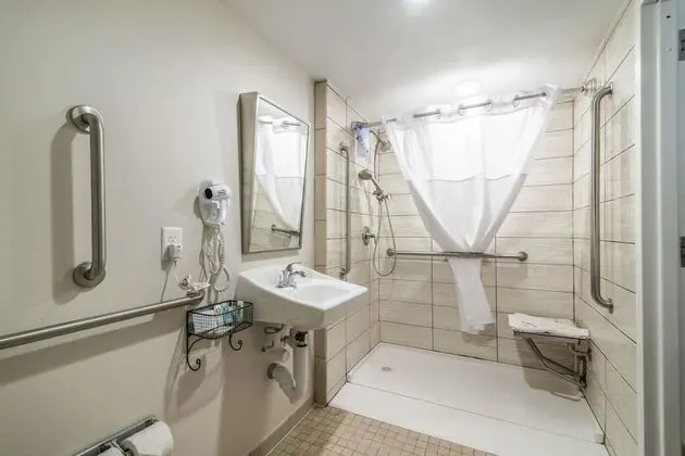 Oda, 1 En Büyük (King) Boy Yatak, Engellilere Uygun, Sigara İçilmez