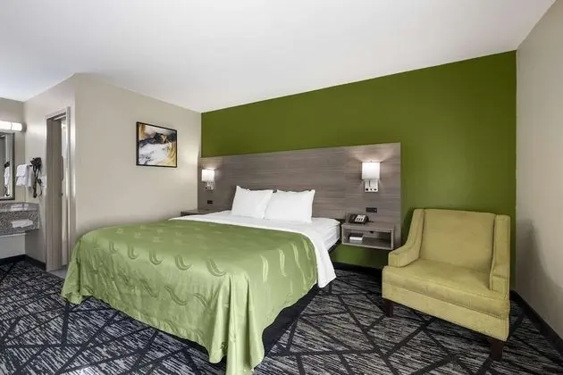 Oda, 1 En Büyük (King) Boy Yatak, Engellilere Uygun, Sigara İçilebilir