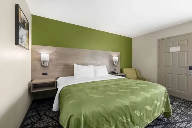 Oda, 1 En Büyük (King) Boy Yatak, Engellilere Uygun, Sigara İçilebilir