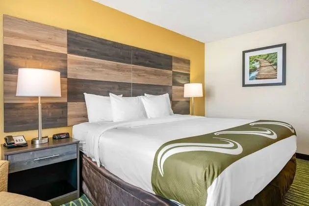 1 King Bed, Nonsmoking