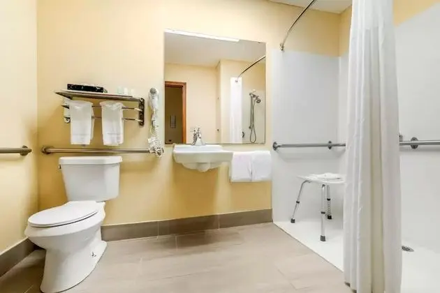 Oda, 1 Büyük (Queen) Boy Yatak, Engellilere Uygun, Sigara İçilmez