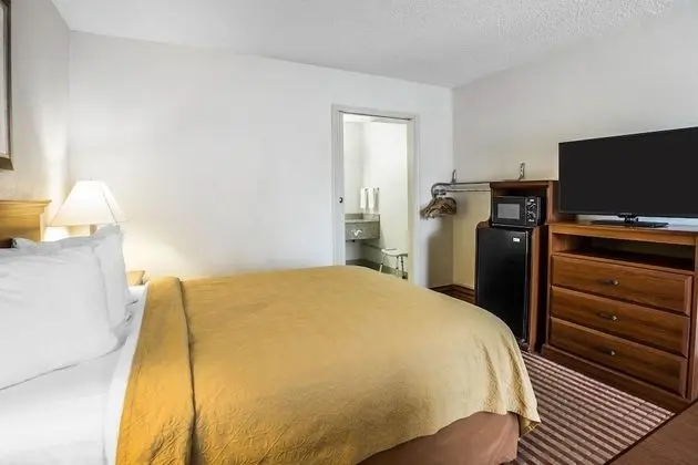 Oda, 1 Büyük (Queen) Boy Yatak, Engellilere Uygun, Sigara İçilmez