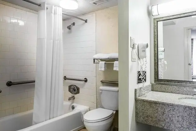 Oda, 1 Büyük (Queen) Boy Yatak, Engellilere Uygun, Sigara İçilmez