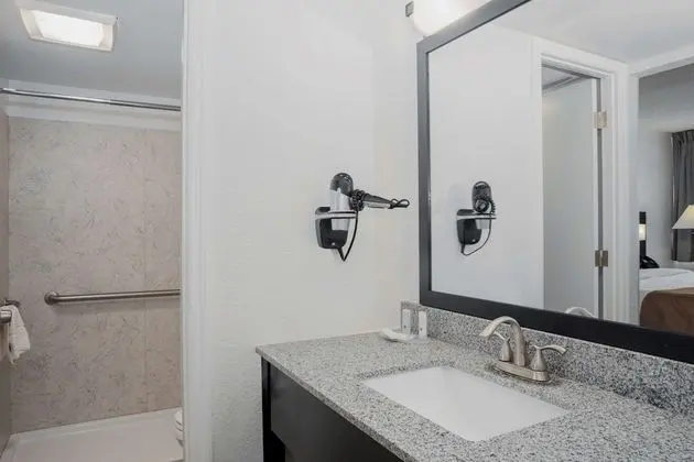 Standard King Shower only, Non-Smoking