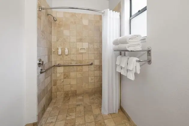 Engellilere uygun banyo