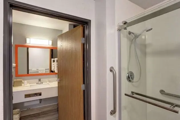 Oda, 1 En Büyük (King) Boy Yatak, Engellilere Uygun, Sigara İçilmez