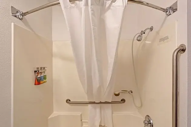 Oda, 1 En Büyük (King) Boy Yatak, Engellilere Uygun, Sigara İçilmez