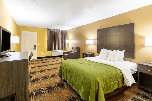 1 King Bed, Smoking