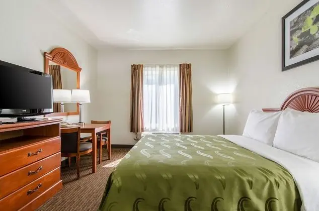 Oda, 1 Büyük (Queen) Boy Yatak, Engellilere Uygun, Sigara İçilmez