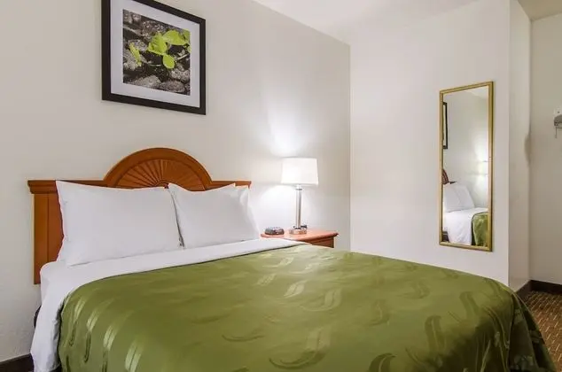 Oda, 1 Büyük (Queen) Boy Yatak, Engellilere Uygun, Sigara İçilmez