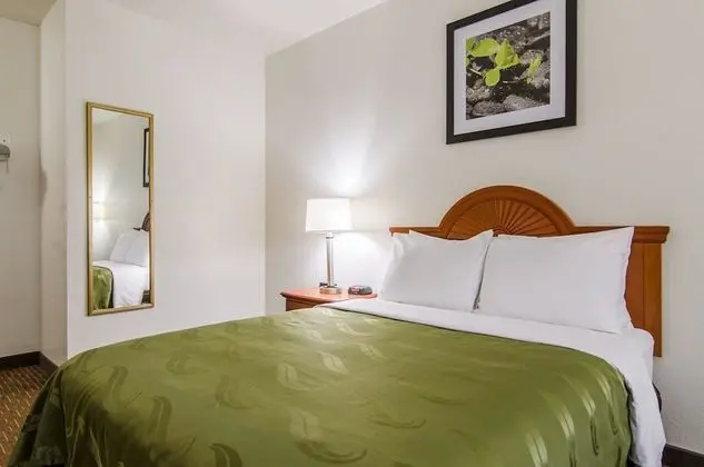 Oda, 1 Büyük (Queen) Boy Yatak, Engellilere Uygun, Sigara İçilmez