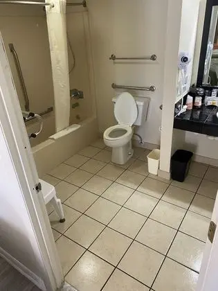 Oda, 2 Büyük (Queen) Boy Yatak, Engellilere Uygun, Sigara İçilmez