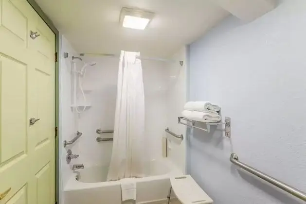 Standard King Room, Accessible Tub, Oversized Room, Non-Smoking, 1st Floor