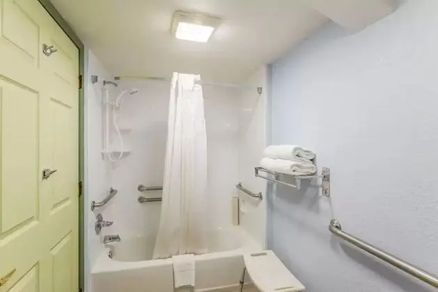 Standard Room, 2 Queen Beds, Oversized, Accessiable Tub, Non-Smoking, 1st Floor
