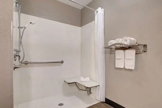 Engellilere uygun banyo