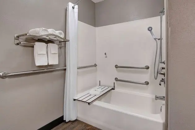 Engellilere uygun banyo