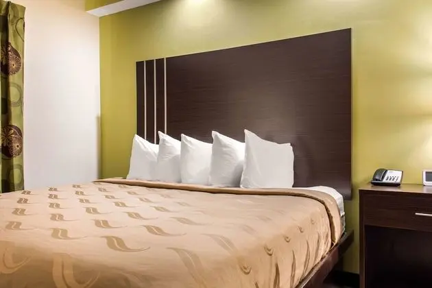 Süit, 1 En Büyük (King) Boy Yatak ve Çekyat, Sigara İçilmez (2 Person Sofa bed)