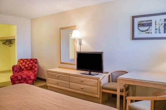 One King Bed Non Smoking Lake View With 2 Person Whirlpool in Bath