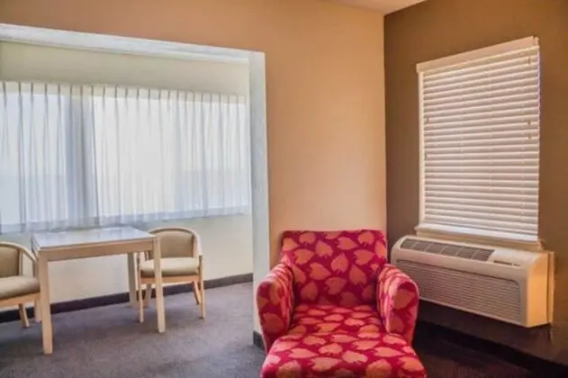 One King Bed Non Smoking Lake View With 2 Person Whirlpool in Bath