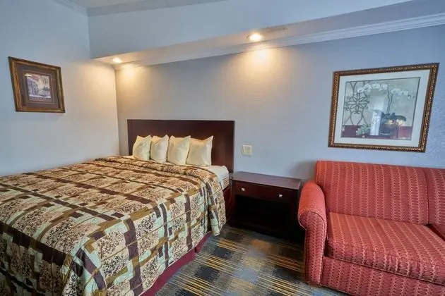 River-view, 1 King Bed with Balcony, Non-Smoking
