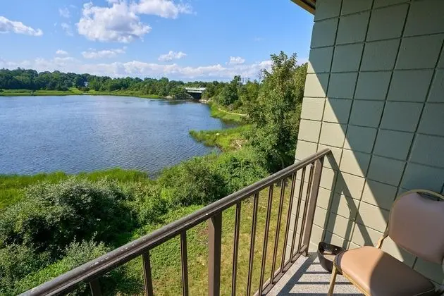 River-view, 1 King Bed with Balcony, Non-Smoking