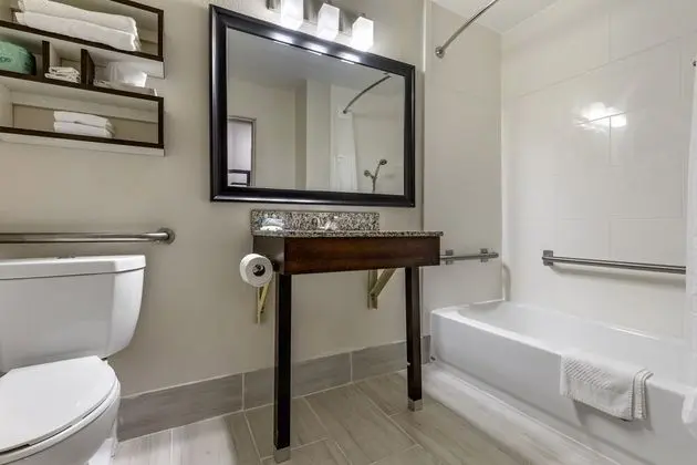 Oda, 1 En Büyük (King) Boy Yatak, Engellilere Uygun, Sigara İçilmez