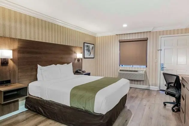 Standard Room, 1 Queen Bed, Non Smoking