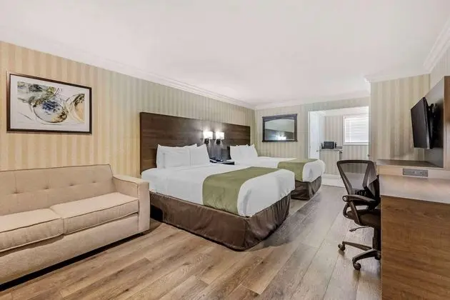 Standard Room, 2 Queen Beds, Accessible Tub, Non Smoking