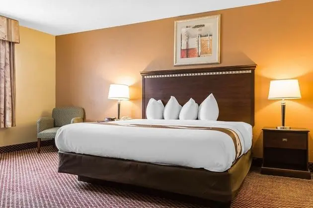 1 King Bed, Suite, Nonsmoking