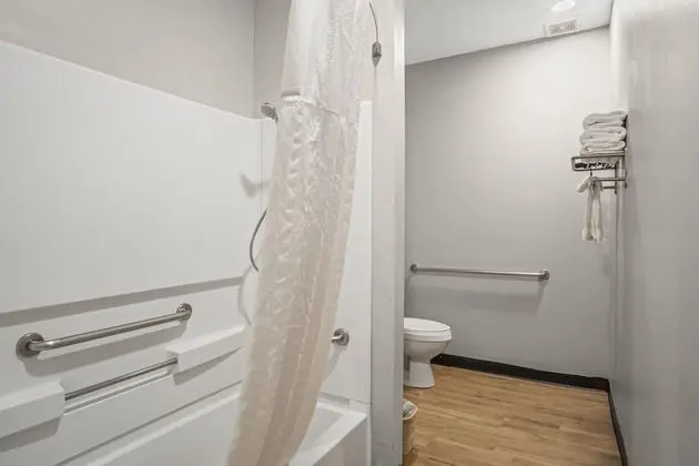 Engellilere uygun banyo